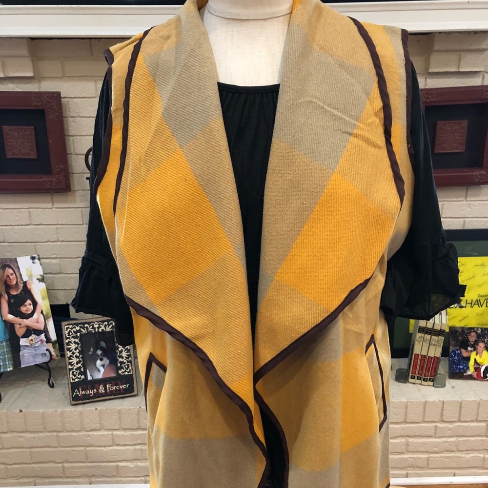 Mustard and tan vest nwot